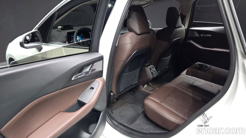 BMW 2-Series 220i Luxury, 2024