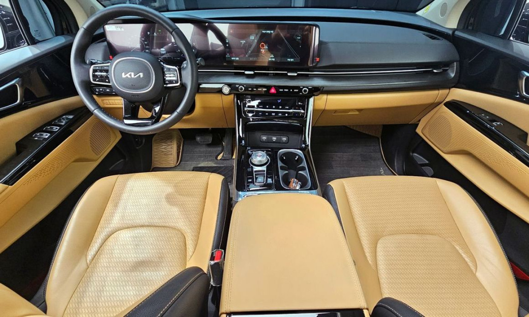 Kia Carnival 7-Seater Outdoor, 2023