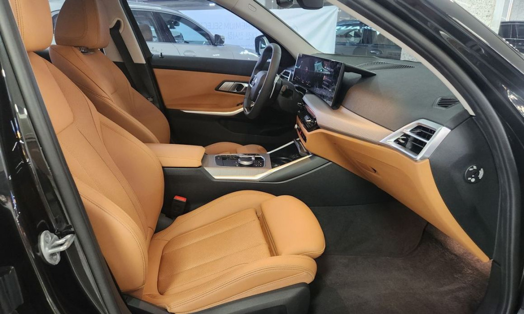 BMW 3-Series 320i, 2025