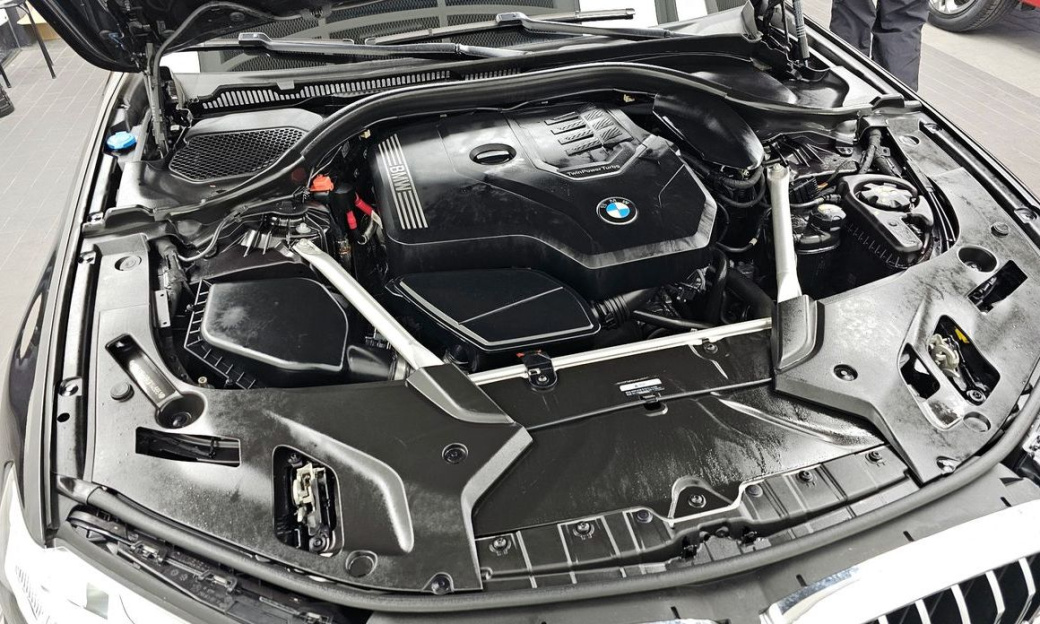 BMW 5-Series 520i Luxury, 2022