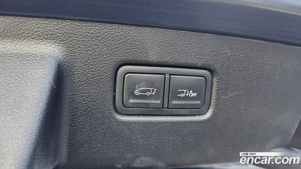 Hyundai Staria 4WD Lounge 9-Seater, 2022