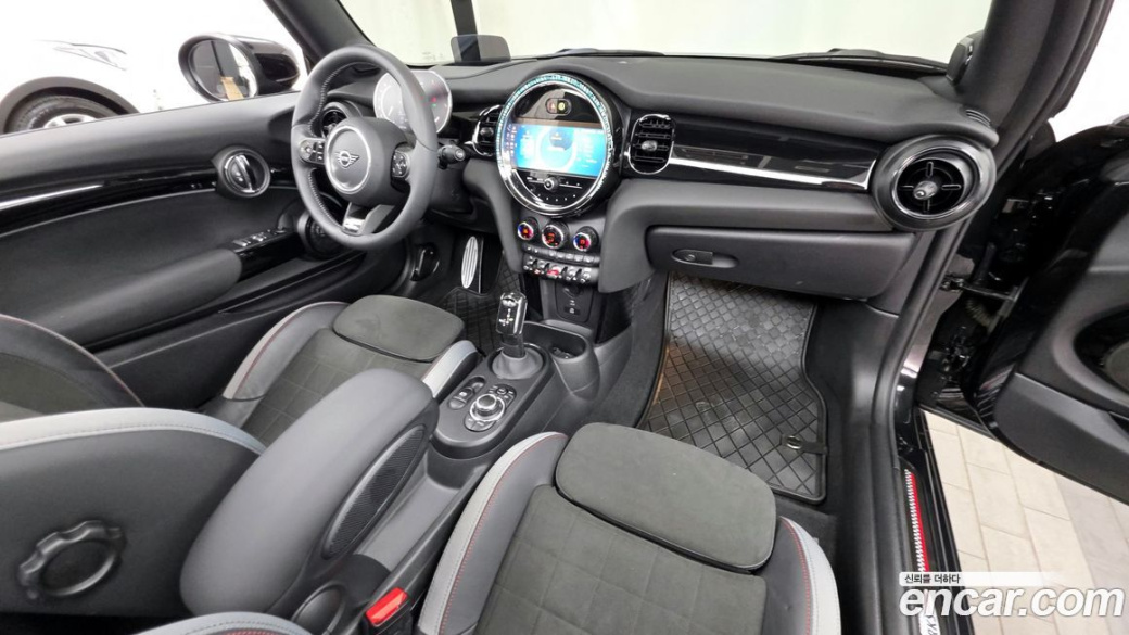 Mini Cooper Convertible JCW, 2023