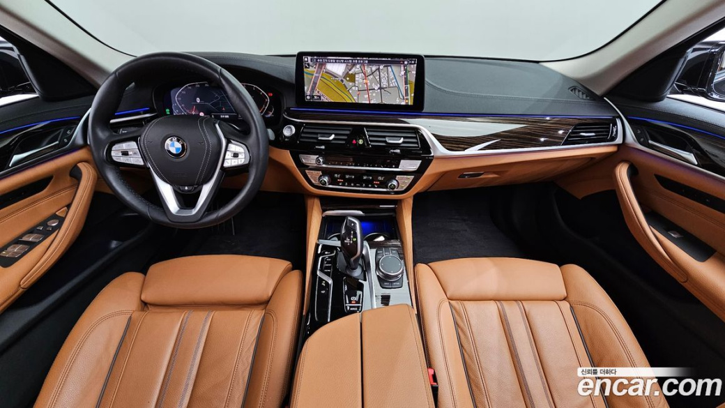 BMW 5-Series 520i Luxury, 2023