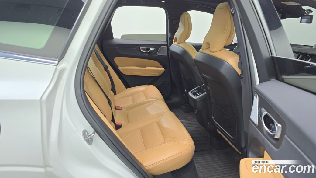 Volvo XC60 B5 Inscription, 2022