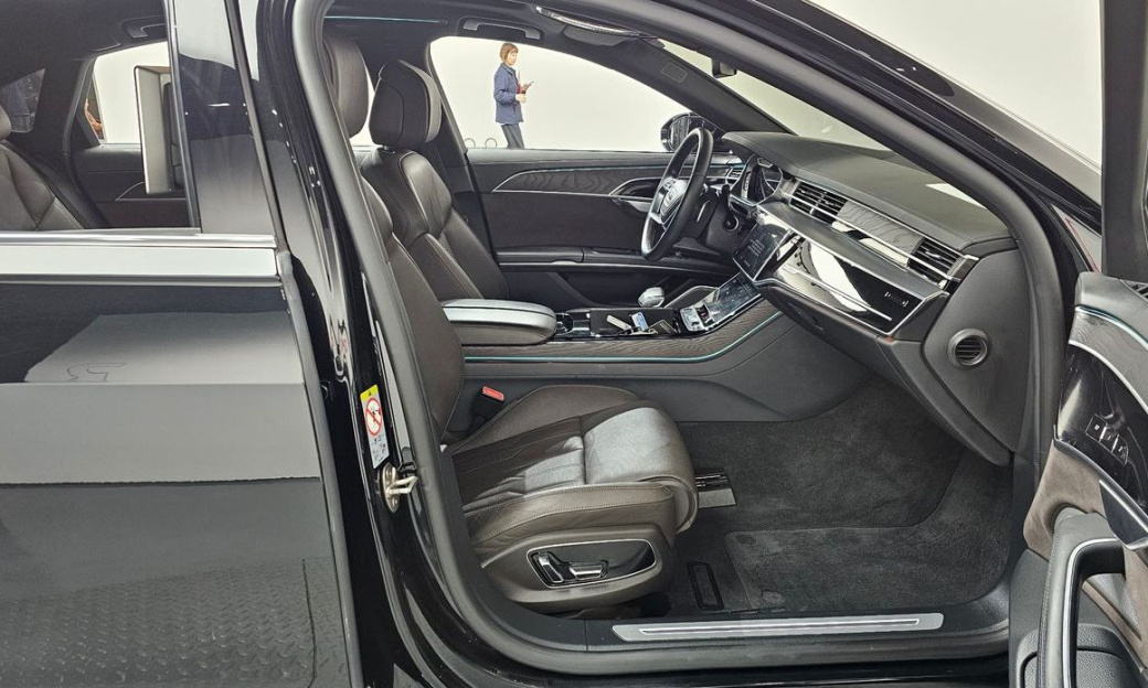 Audi A8 55 TFSI Quattro Premium LWB, 2023