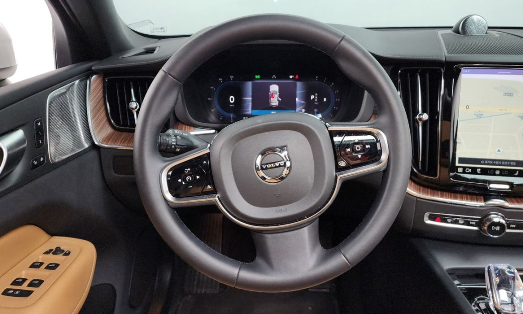 Volvo XC60 B5 Ultimate Bright, 2024