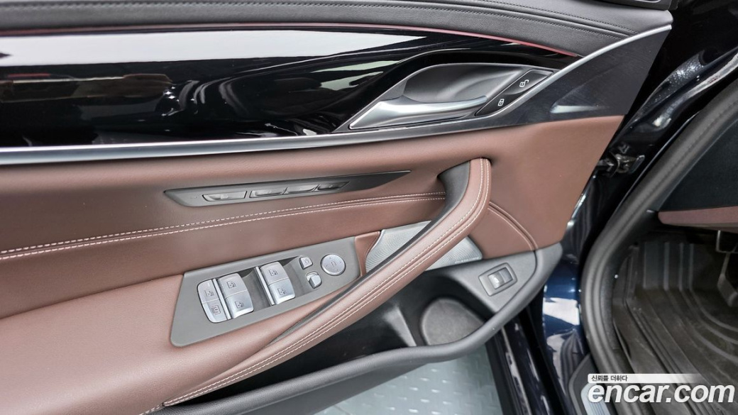 BMW 5-Series M550i xDrive, 2023
