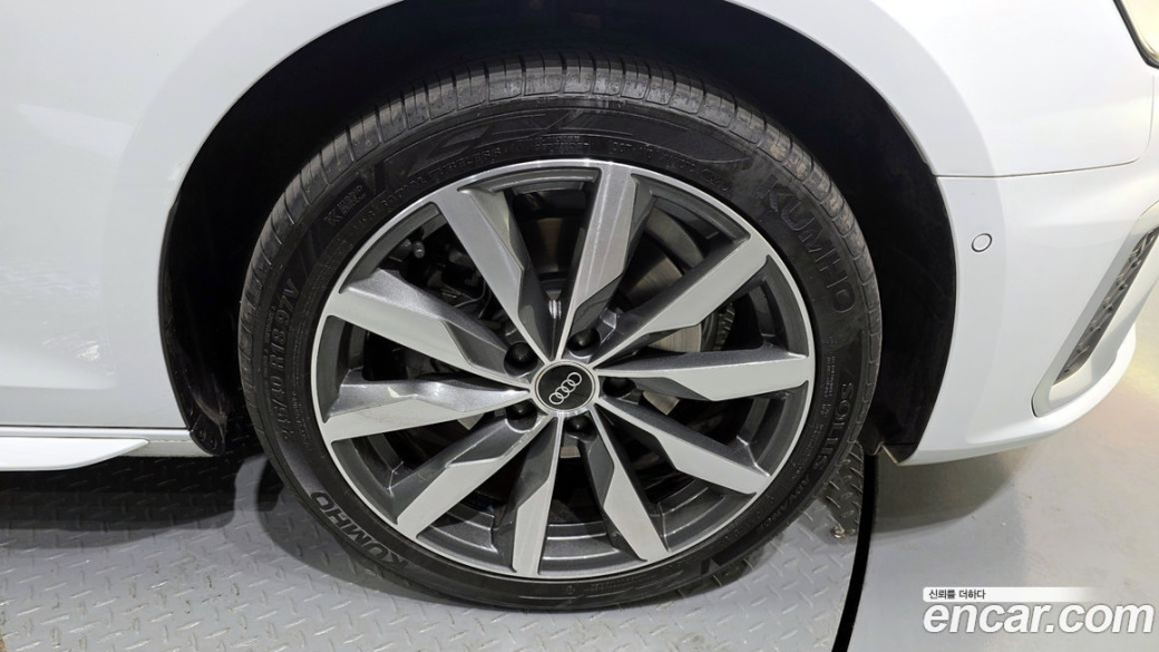 Audi A4 40 TFSI Premium, 2023