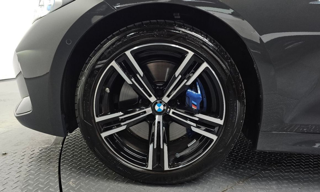 BMW 3-Series 320i M Sport, 2025