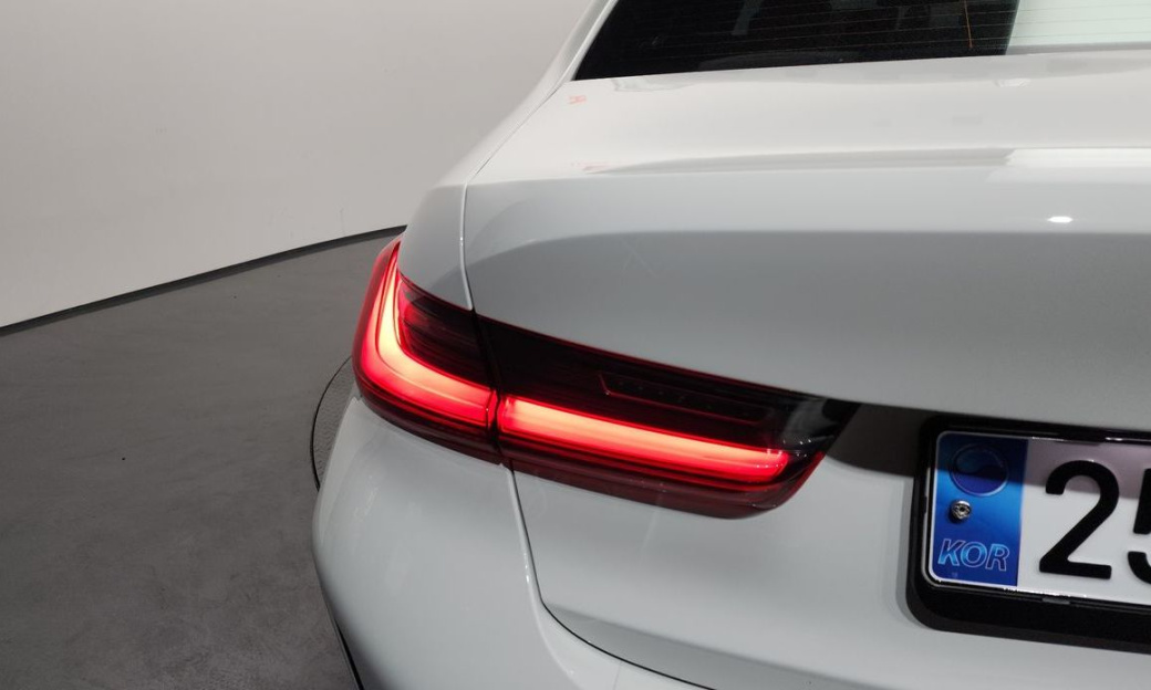 BMW 3-Series 320i M Sport, 2024