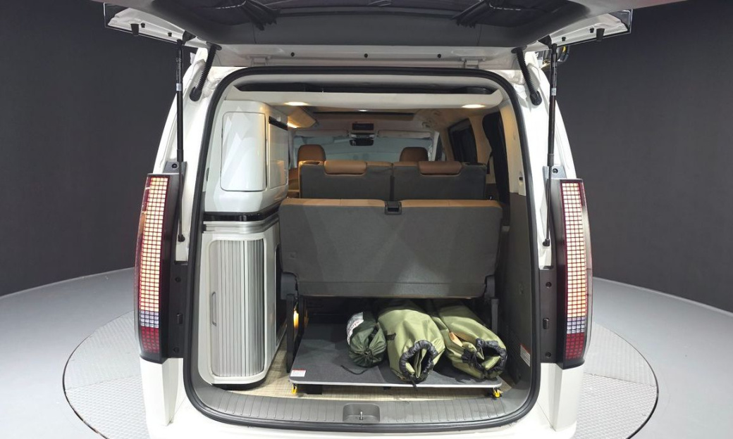 Hyundai Staria 2WD Camping Car, 2024