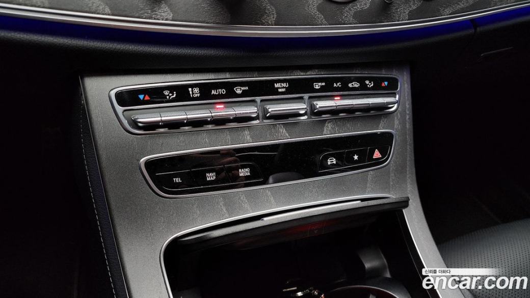 Mercedes-Benz E-Class E350 4MATIC AMG Line, 2022