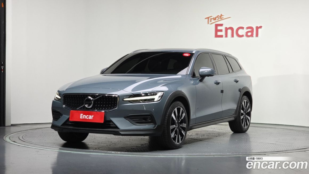 Volvo V60 B5 Pro AWD, 2022