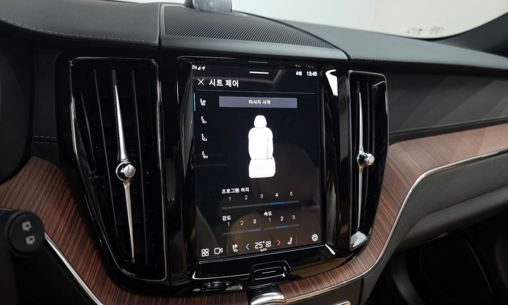 Volvo XC60 B5 Ultra Bright, 2025