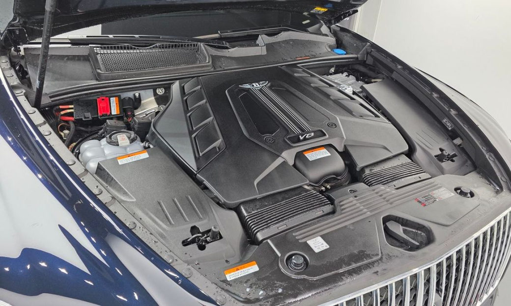 Bentley Bentayga 4.0 V8 EWB Azure, 2025
