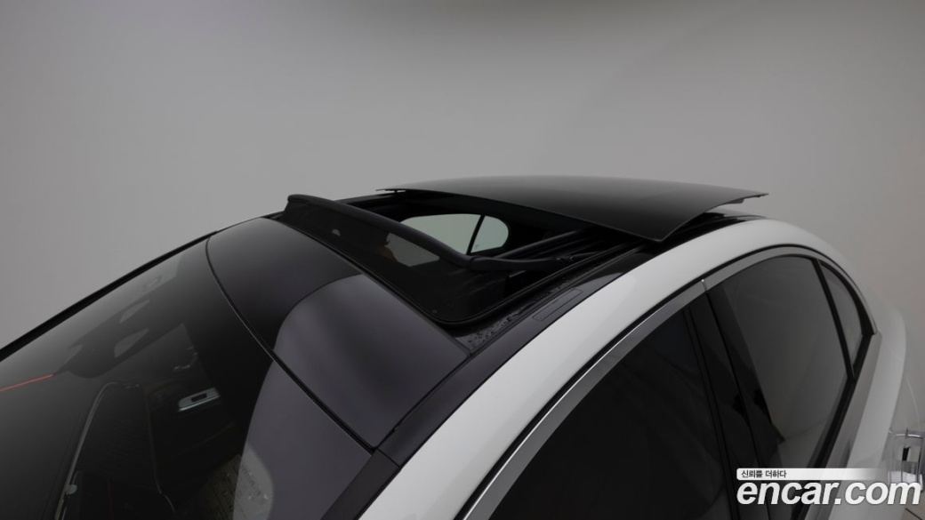 Mercedes-Benz E-Class E300 4MATIC Exclusive, 2026