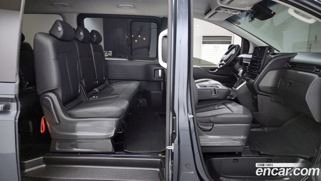 Hyundai Staria Tourer 9-Seater, 2025