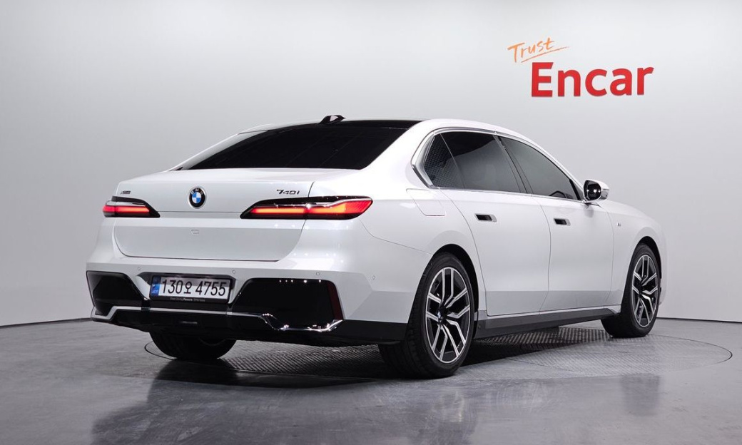 BMW 7-Series 740i xDrive M Sport, 2025