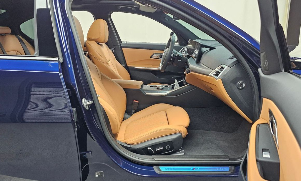 BMW 3-Series 320i M Sport, 2025