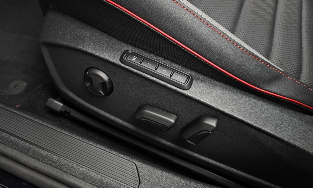 Volkswagen Golf 2.0 GTI, 2024
