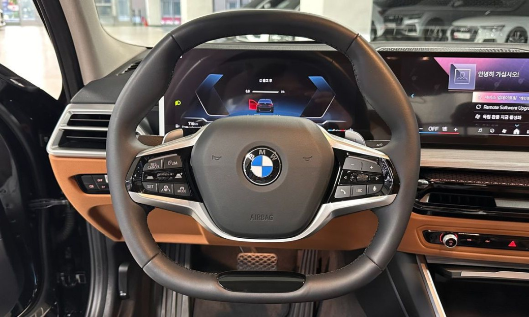 BMW 3-Series 320i, 2025