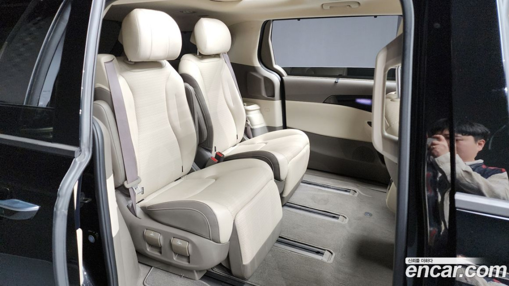 Kia Carnival 7-Seater Signature, 2023