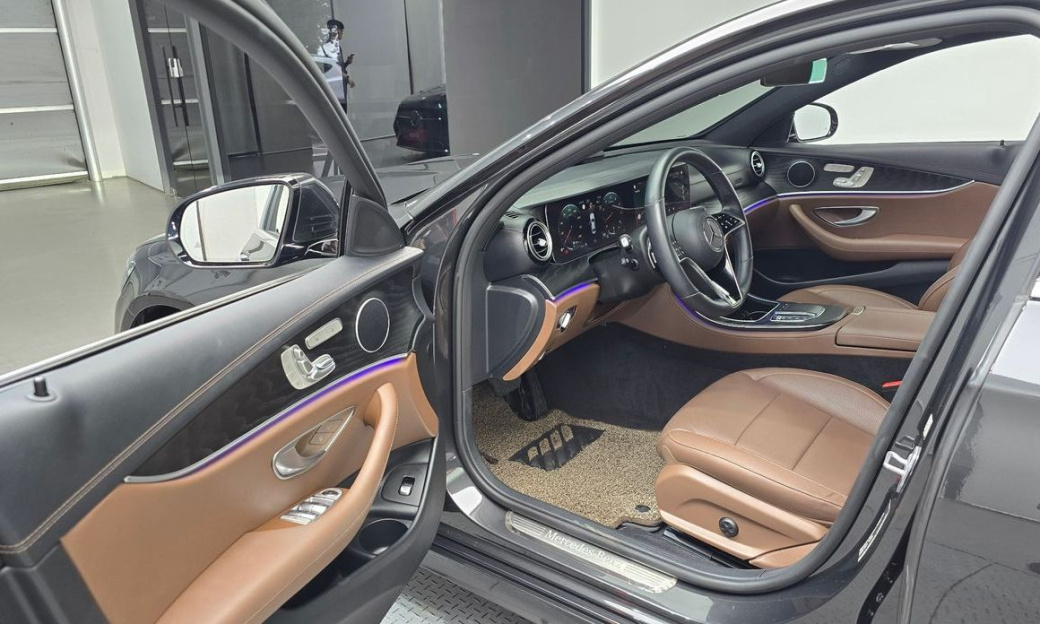 Mercedes-Benz E-Class E250 AMG Line, 2023