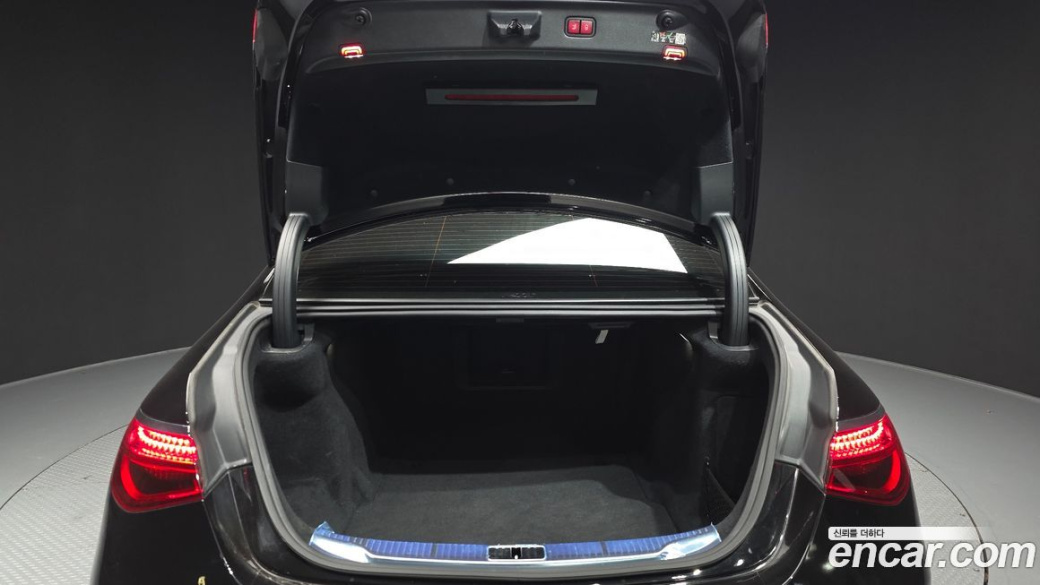 Mercedes-Benz S-Class S350 d 4MATIC, 2025