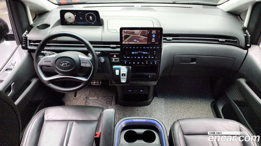 Hyundai Staria 4WD Lounge 9-Seater, 2024