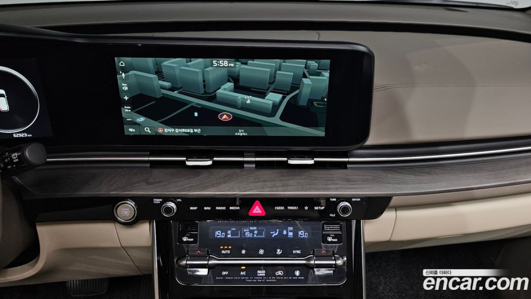 Kia Carnival 9-Seater Signature, 2023