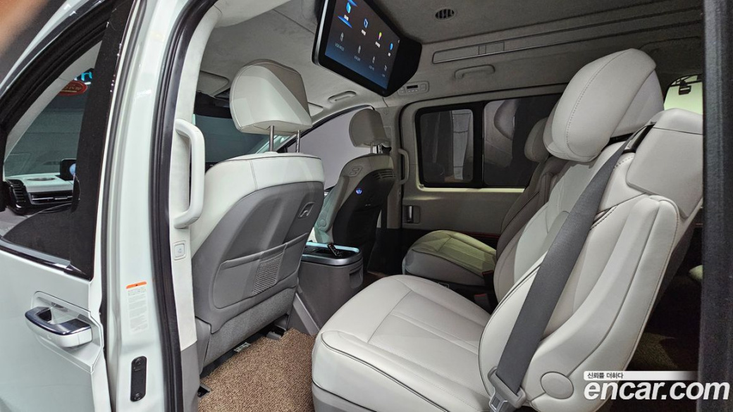 Hyundai Staria 4WD Lounge 7-Seater, 2023