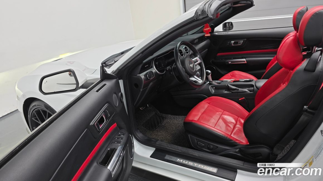 Ford Mustang Convertible, 2021