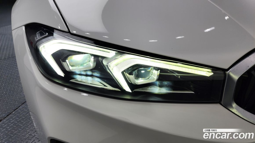 BMW 3-Series 320i, 2023