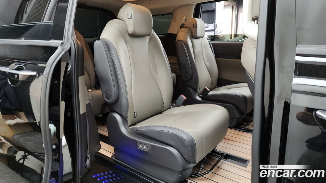 Kia Carnival 9-Seater Signature, 2024