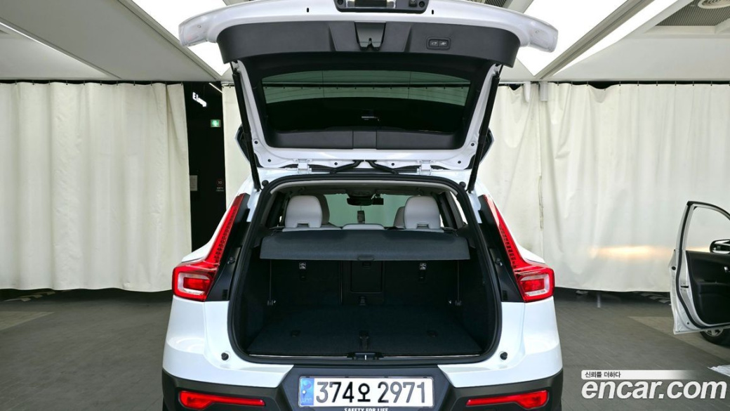 Volvo XC40 B4 Ultimate Bright, 2024