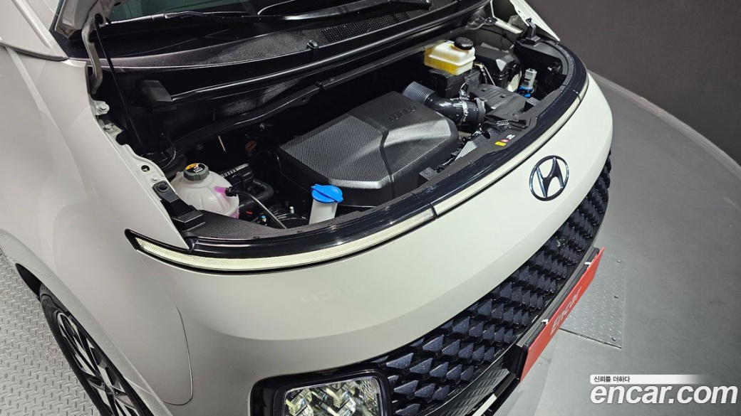 Hyundai Staria 4WD Lounge 7-Seater, 2023
