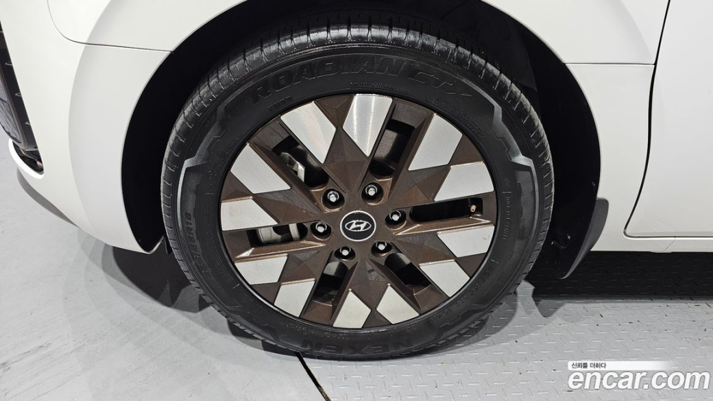 Hyundai Staria 2WD Camping Car, 2024