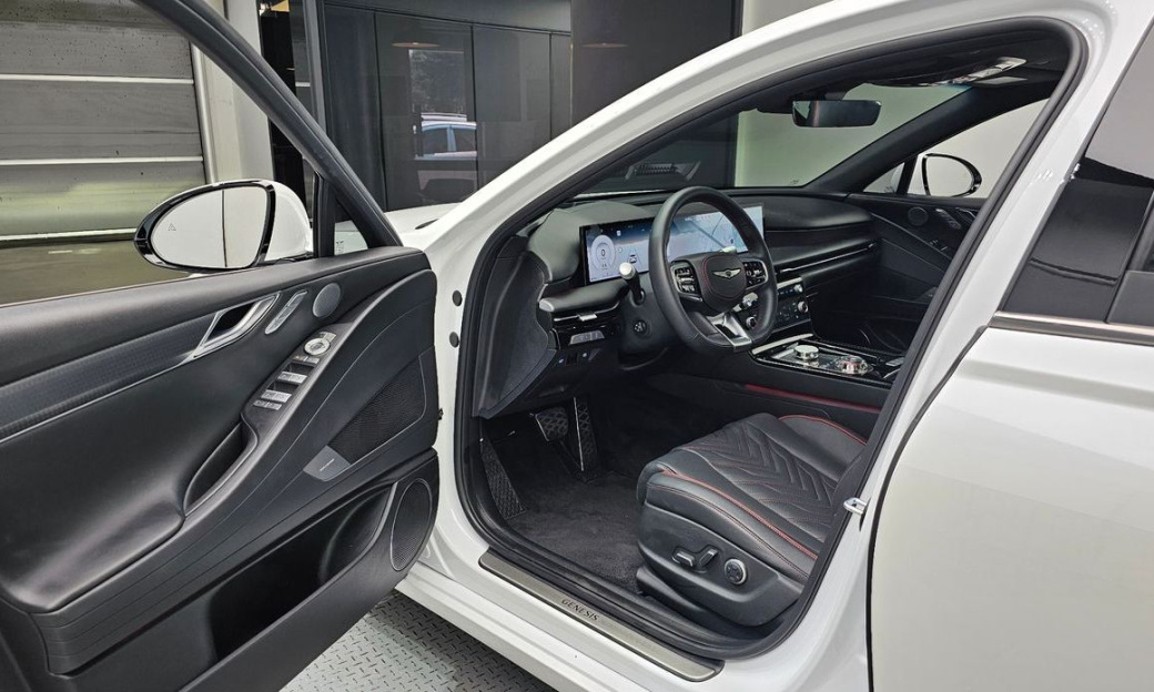 Genesis G80 Gasoline 2.5 Turbo AWD, 2025