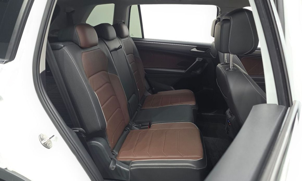 Volkswagen Tiguan 2.0 TSI Prestige, 2024