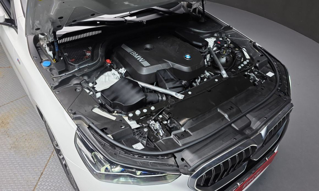 BMW 5-Series 520i M Sport, 2025