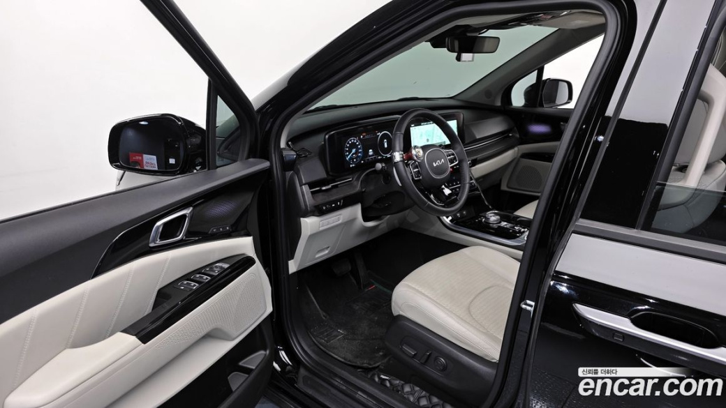 Kia Carnival 7-Seater Signature, 2023