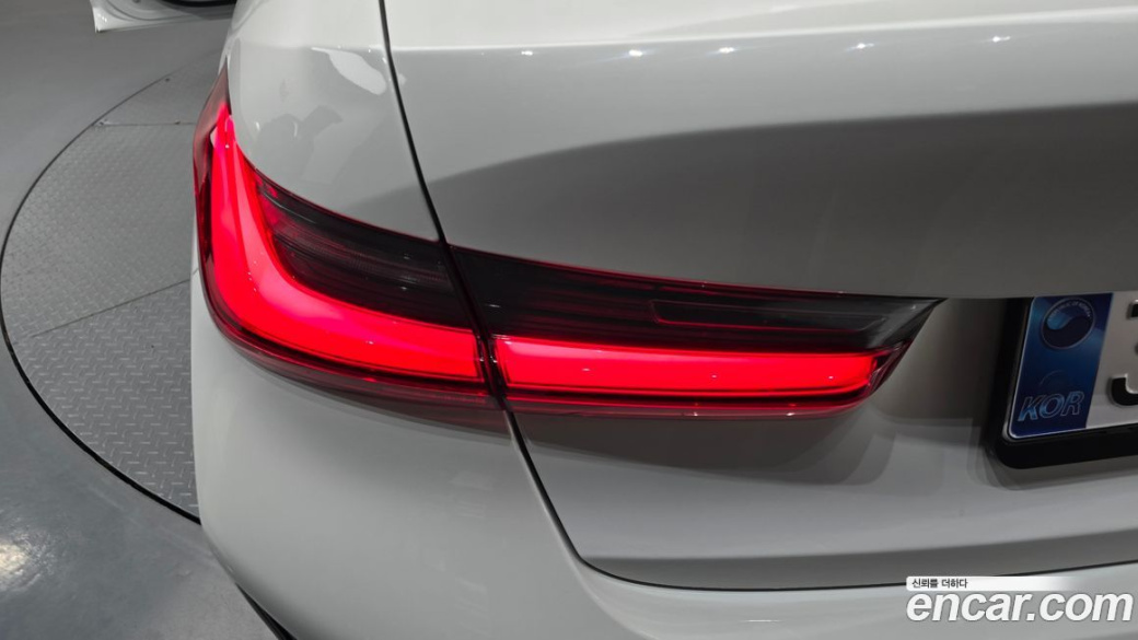 BMW 3-Series 320i M Sport, 2025
