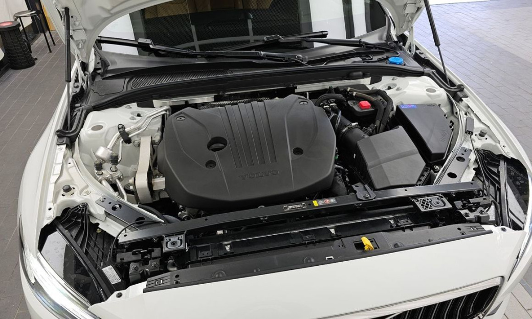 Volvo S60 B5 Ultimate Bright, 2024