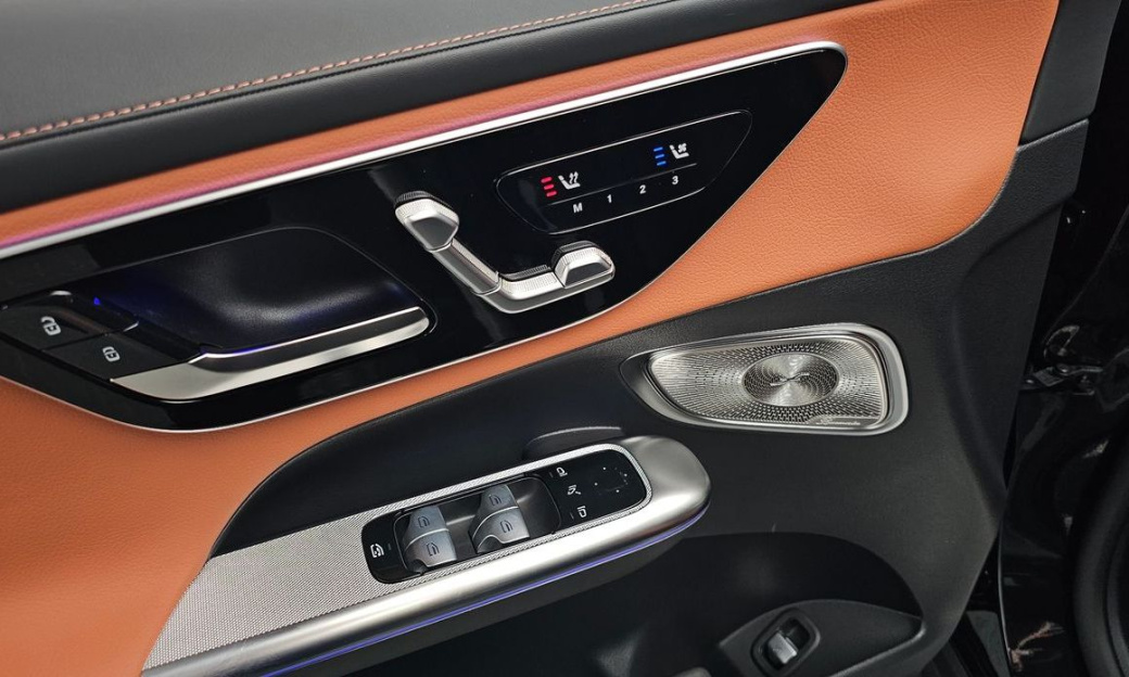 Mercedes-Benz GLC-Class GLC300 4MATIC AMG Line, 2025