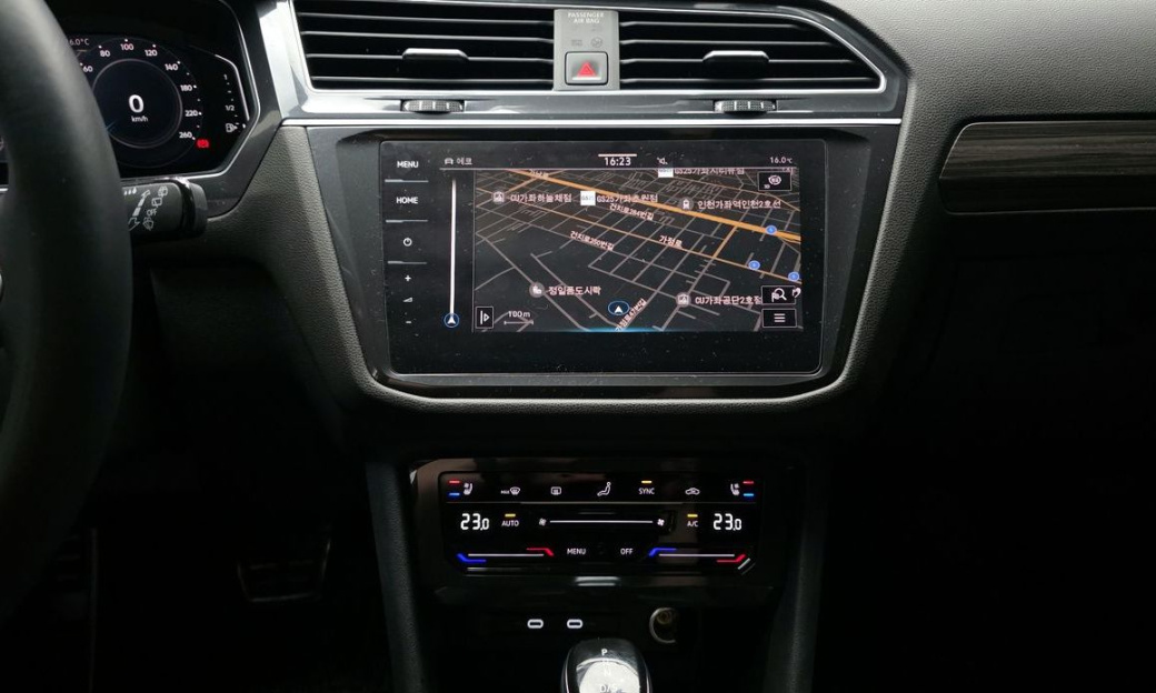 Volkswagen Tiguan 2.0 TSI Prestige, 2024
