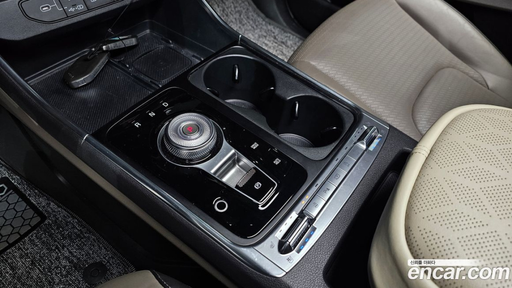 Kia Carnival 9-Seater Signature, 2024