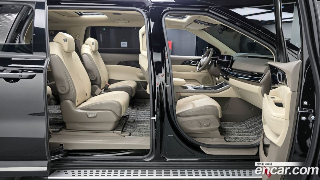 Kia Carnival 9-Seater Gravity, 2025