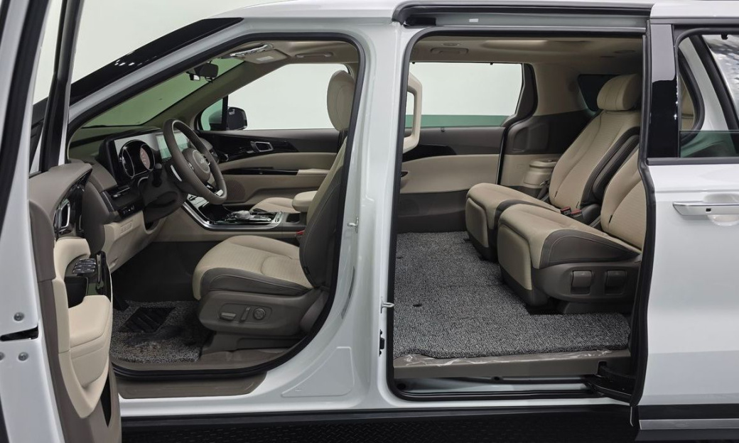 Kia Carnival 7-Seater Noblesse, 2023