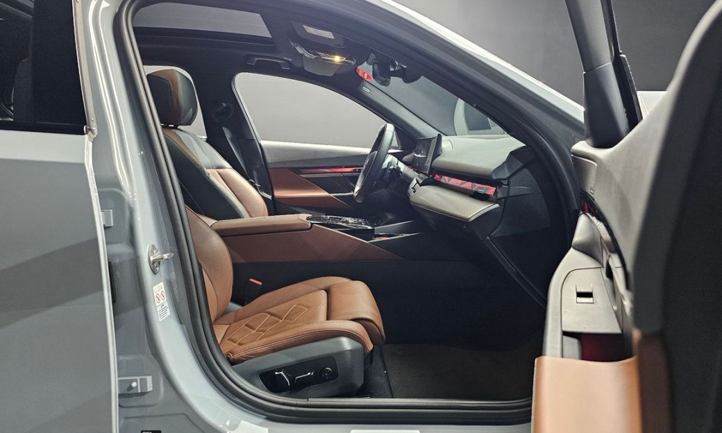 BMW 5-Series 530i xDrive M Sport, 2024