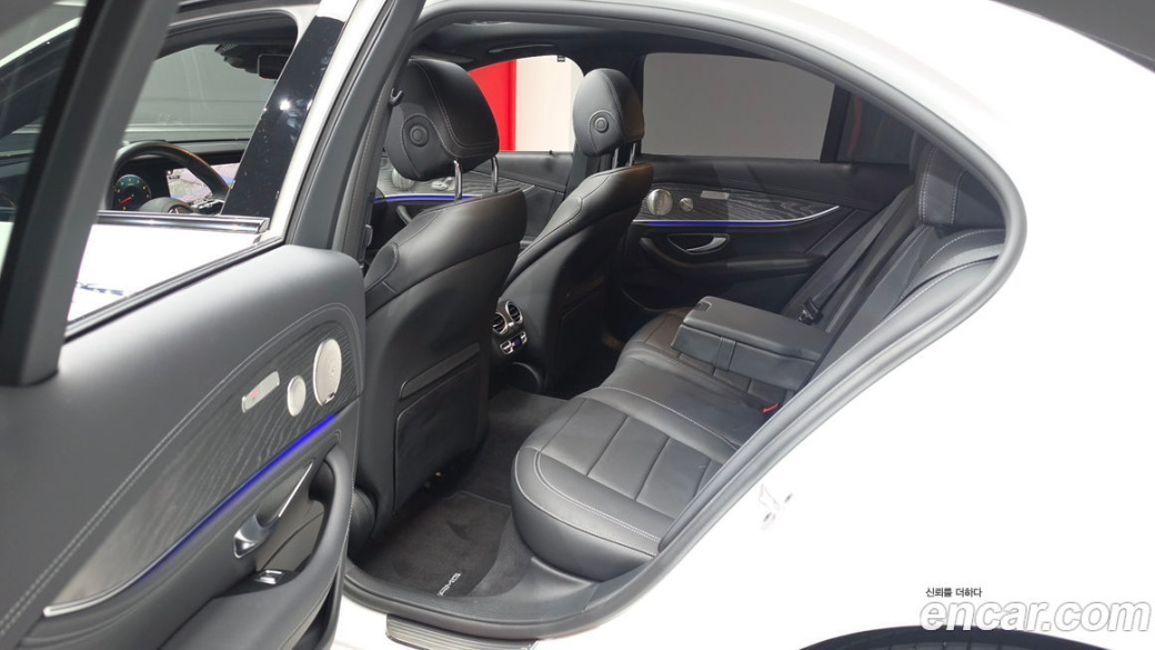 Mercedes-Benz E-Class E350 4MATIC AMG Line, 2023